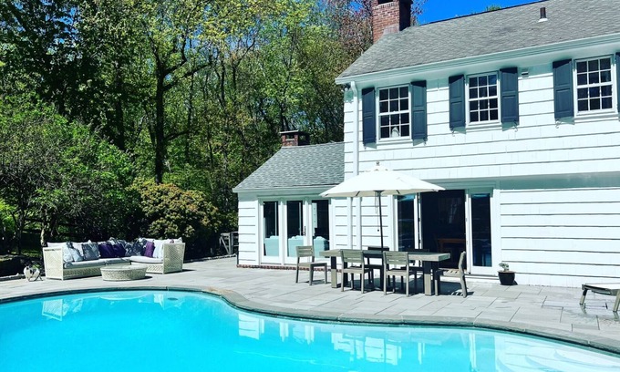 Darien Casa | Beautiful 5 bedroom Darien house with pool