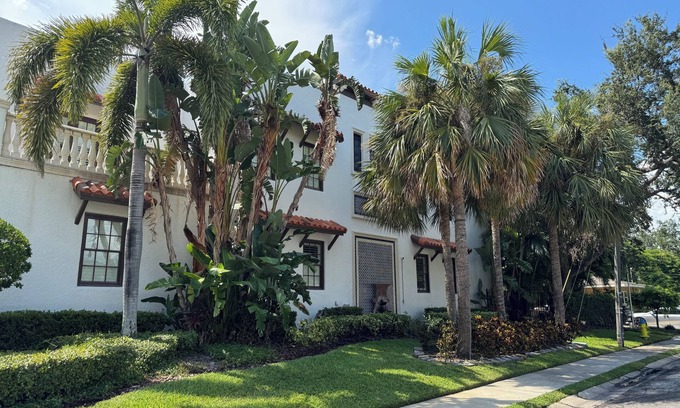 Sunset Park Casa | Beautiful 5-bedroom Home in South Tampa with Pool on the Water