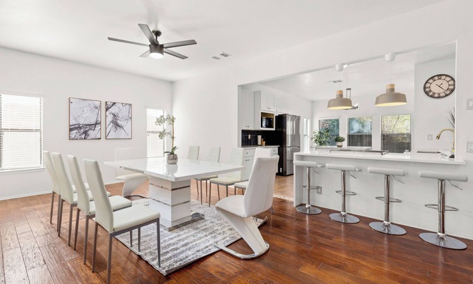 North San Antonio - SAT Casa | Beautiful 5 BR: Chef Kitchen, Game Room, Modern