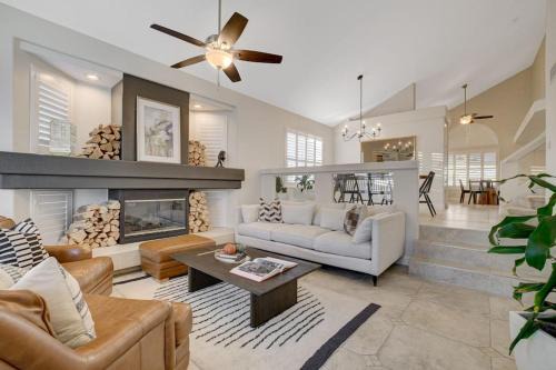 Silverado Ranch Casa | Beautiful 5BR w/King Beds, Pool & Hot Tub, Games