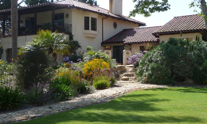 Campanil Casa | Beautiful 6 Bedroom Estate in Quiet Neighborhood