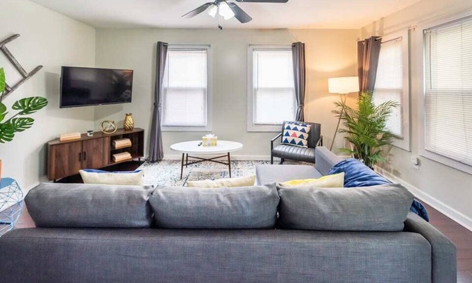 Royal Oak Casa | Beautiful 6BR/2BA - Two Neighboring Properties!
