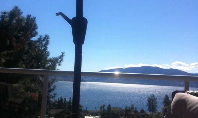 Central Okanagan Casa | Hermosa vista 750sqf suite..Spectacular privado, cerca del centro!