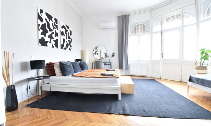Csarnok negyed Apartamento | Beautiful 8 bedroom 6 bathrooms with balconies