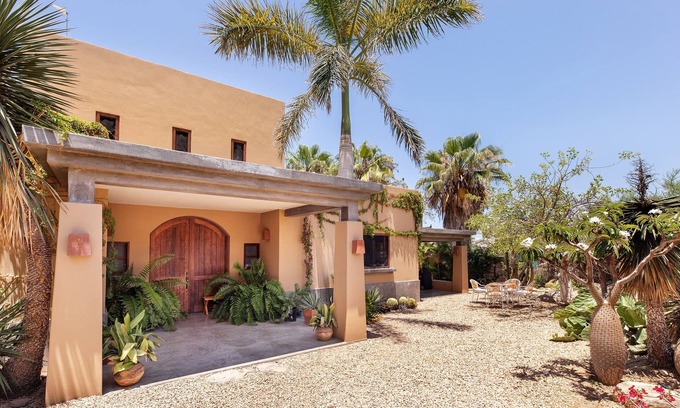 Todos Santos Casa | Hermosa Adobe construido casa de playa con impresionantes vistas al mar