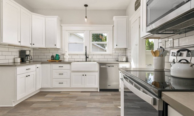 Gresham Casa | Summer Sale! Book now and Save!