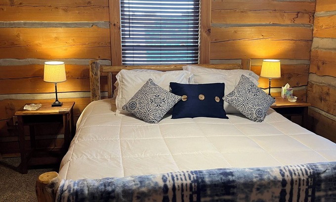 Vesta Cabina | Beautiful and comfortable fully furnished mountain cabin with central air!