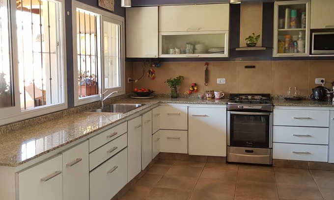 Salta Casa | Hermosa y cómoda casa con chimenea, asador, galería, patio y garaje