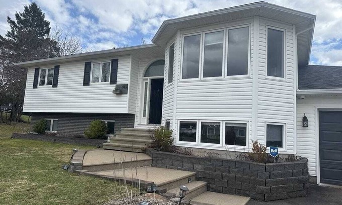 Dieppe Casa | Beautiful and peaceful house all inclusive near Airport in Dieppe, New Brunswick