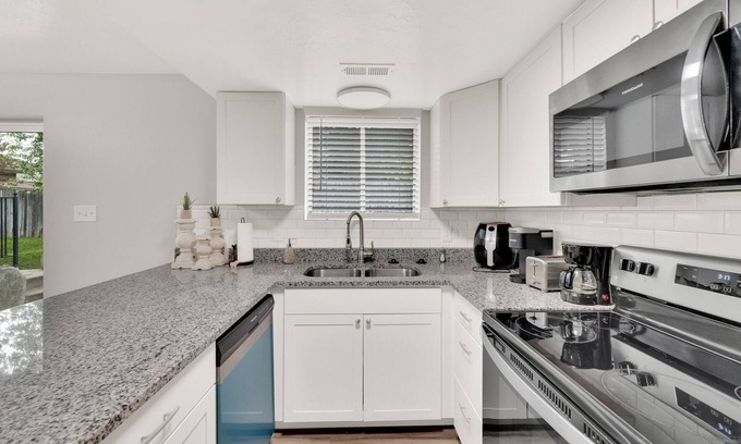 Canyon Rim Casa | Beautiful and Private SLC Townhome- perfect location!