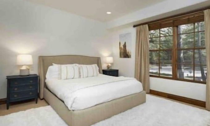 Aspen Casa | BEAUTIFUL AND SPACIOUS HOME-MOROON CREEK GOLF CLUB