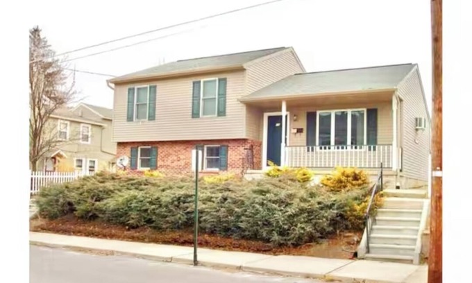 Mechanicsville Casa | Beautiful and spacious 4-bedroom home in Danville, with WiFi and AC.
