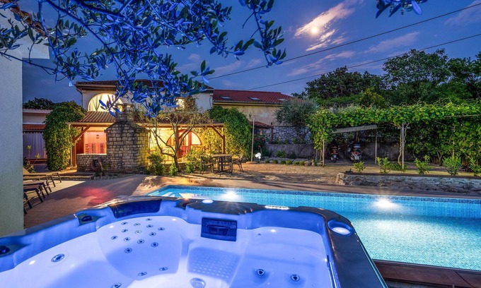 Rasopasno Casa | Beautiful and unique vacation home with many amenities in Rasopano.