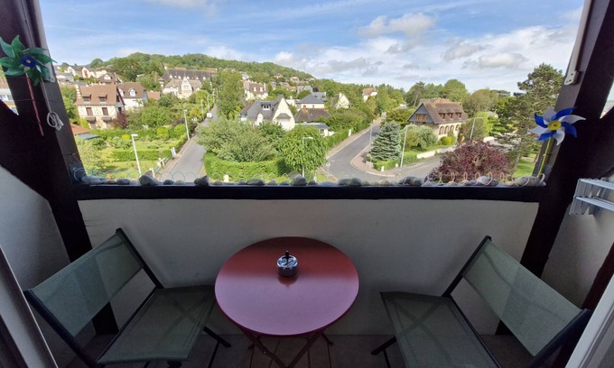 Blonville-sur-Mer Apartamento | Beautiful apartment with 3 balconies