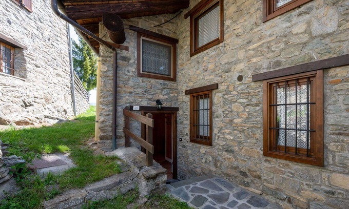 Sarre Apartamento | Precioso apartamento para 6 personas con TV y balcón, cerca de Aosta