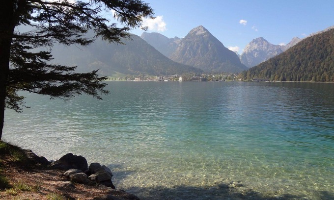 Steinberg am Rofan Apartamento | Beautiful apartment for 20 guests with WIFI, patio, pets allowed and parking