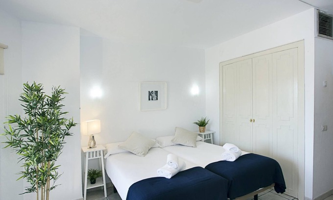 Carihuela Apartamento | PRECIOSO APARTAMENTO CON PISCINA, PARKING GRATUITO Y WIFFI GRATUITO