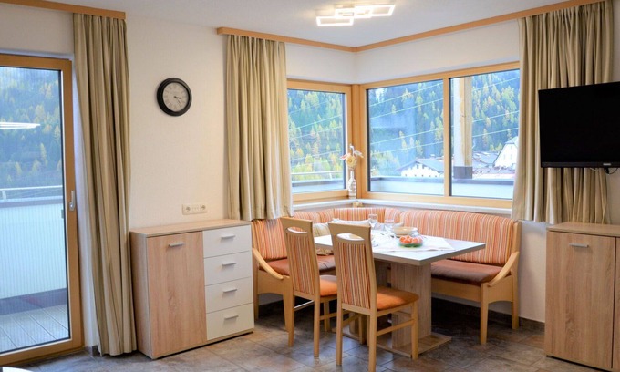 Sankt Anton am Arlberg Villa | Apartamento en villa con WIFI, TV, balcón, mascotas permitida, vista panorámica, aparcamiento