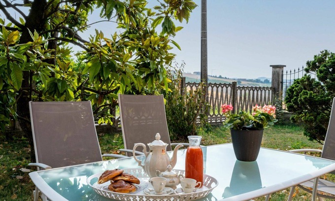 Castelletto Merli Apartamento | Beautiful apartment for 4 people with WIFI, TV, patio, pets allowed and parking
