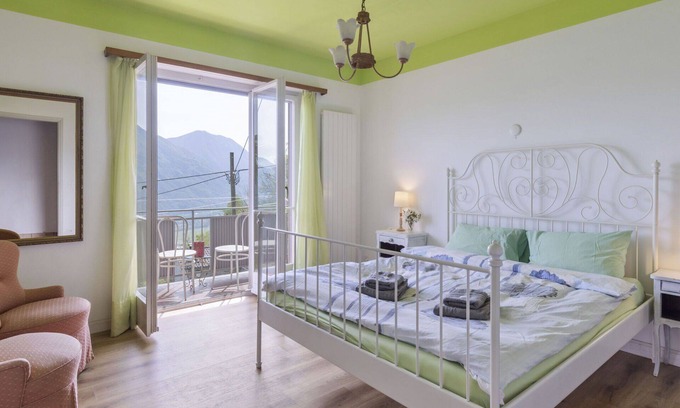 Riazzino Apartamento | Hermoso apartamento con WIFI, patio, mascotas permitida, vista panorámica y aparcamiento