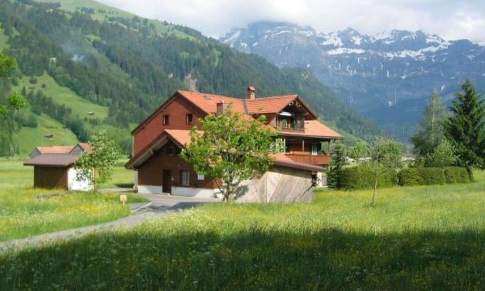Lenk Apartamento | Hermoso apartamento para 5 personas con WIFI, TV, balcón, mascotas permitida y aparcamiento