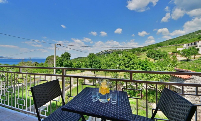 Sibinj Krmpotski Apartamento | Acogedor apartamento para 5 personas con WIFI, A/C, TV, terraza y aparcamiento