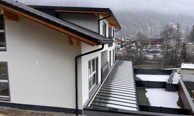 Laengenfeld Apartamento | Acogedor apartamento para 8 personas con bañera de hidromasaje, WIFI, TV, balcón y aparcamiento