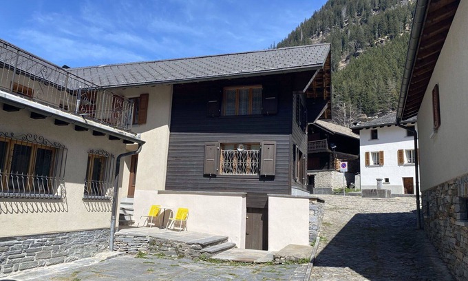 Augio Apartamento | Bonito apartamento para 4 personas con WIFI, TV, patio y aparcamiento