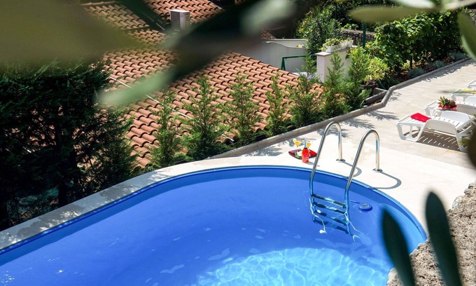 Medveja Apartamento | Bonito apartamento para 4 personas con piscina, A/C, WIFI, terraza y aparcamiento