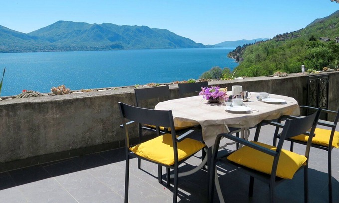 Cannero Riviera Apartamento | Beautiful apartment for 5 guests with TV, terrace, pets allowed and parking