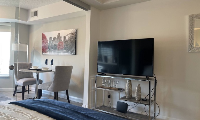 Bloor-Yorkville Apartamento | Beautiful apartment , Fully furnished in the hart of Yorkville