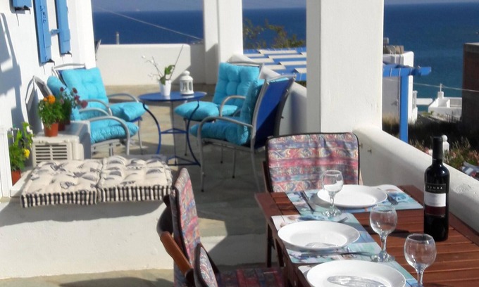 Piso Livadi Apartamento | Beautiful apartment overlooking the sea