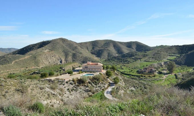 La Brena Apartamento | Precioso apartamento, en lo alto de las montañas con piscina privada y vistas impresionantes.