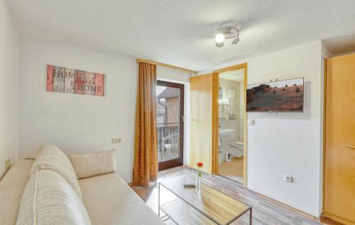 Oberweissenbrunn Apartamento | Beautiful Apartment In Bischofsheim