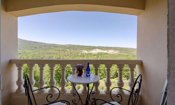 Bauduen Villa | Apartamento en villa con WIFI, TV, balcón, mascotas permitida, vista panorámica, aparcamiento