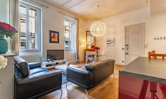 Saint-Michel Apartamento | Beautiful Apartment in the Heart of Historic Saint-Michel District