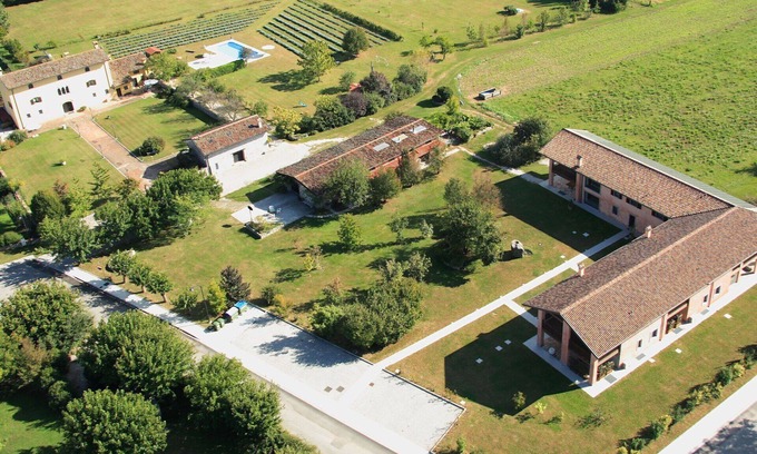Povoletto Casa | Precioso apartamento en villa con A/C, WIFI, piscina, TV, terraza, mascotas permitida y aparcamiento