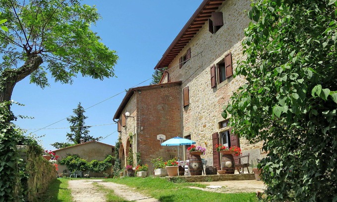 Castelfranco di Sopra Villa | Apartamento en villa con WIFI, piscina, patio, mascotas permitida, vista panorámica, aparcamiento