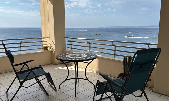 Almadraba-Canyelles Apartamento | Bonito piso terraza junto al mar ROSAS.