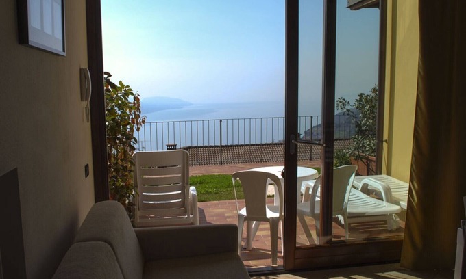 Gardola Apartamento | Hermoso departamento con terraza y fantásticas vistas al lago