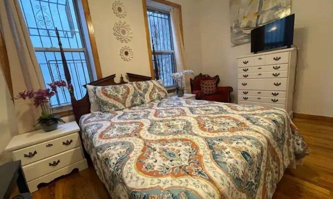 Crown Heights Casa | Beautiful Apt Prospect Hts steps from Broklyn Museum Garden 20 min Man/Times Sq.