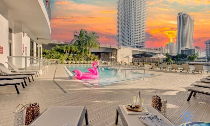 Hallandale Beach Apartamento | Beautiful Apt w/Private Balcony - Stunning View