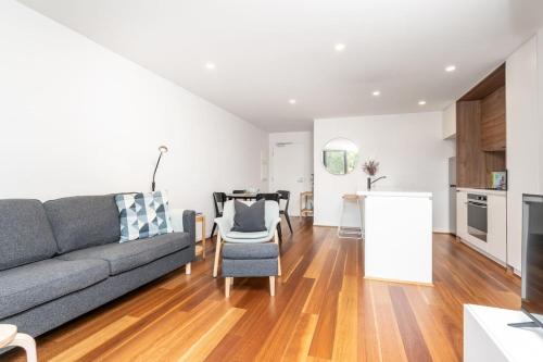 Turner Apartamento | Beautiful Art Apartment near Tram and Shops! - Hosted by CanStay