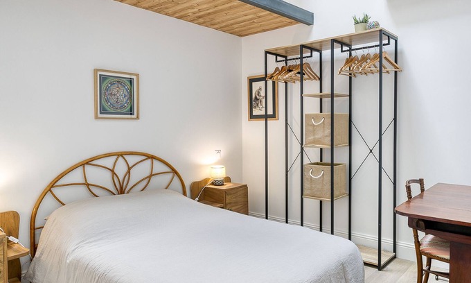 Trevoux Apartamento | Beautiful artist's duplex in the historic center