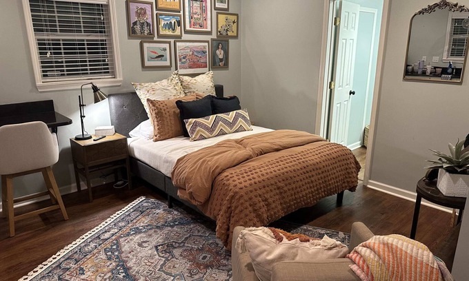 East Memphis Casa | Beautiful Backhouse Studio With Kitchen