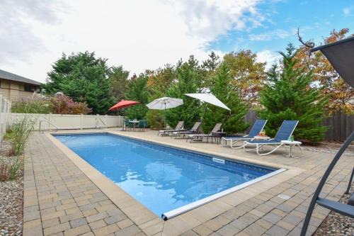 North Truro Casa | Beautiful backyard pool deeded beach rights