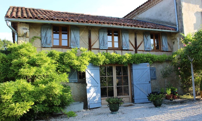 Benque Casa | Beautiful Barn in Stunning Quiet Countryside with use of 13 Meter Pool.