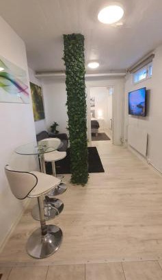 Hasselby Apartamento | Beautiful basement apartment, very private and close to the metro