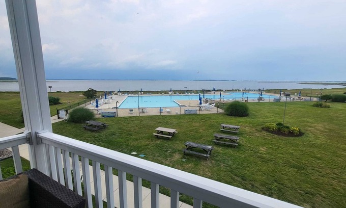 Ocean View Condominio | Beautiful Bay Front Condo w/ Private Pool - Close to Bethany Beach!