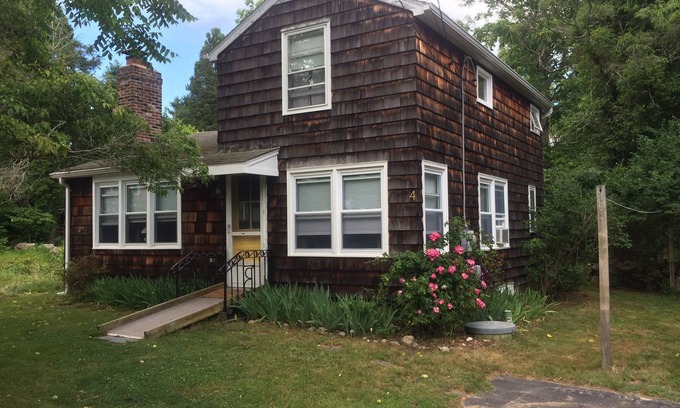 Waterford Cabaña | Sunny 2 BR Cottage con playa privada (cerca de New London, a 2 horas de Manhattan)